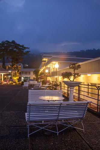 Tanjung Plaza Hotel Prigen Zewnętrze zdjęcie